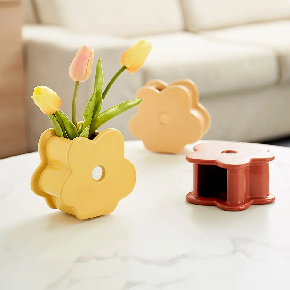Nordic Home Decoration Vase Small Lovely Exquisite Fashion Flower Vase Living Room Bedroom Office Decoration Ceramic Vase Gift